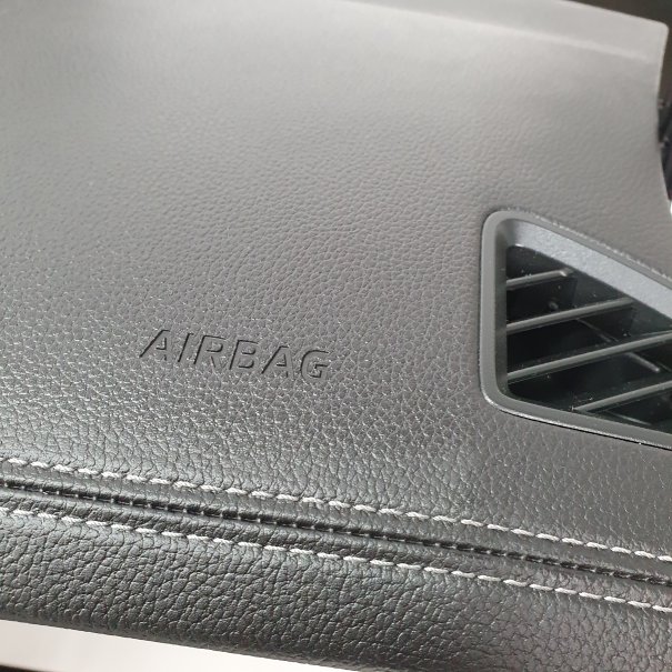 KODIAQ VRS DASHBOARD WITH GREY THREAD AIRBAG...