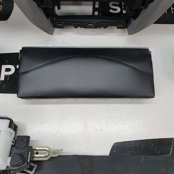 OCTAVIA III 3 LIFT DASHBOARD GRAY BOTTOM AIRBAG...