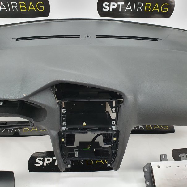 C4 DASHBOARD AIRBAG KIT SEAT BELTS