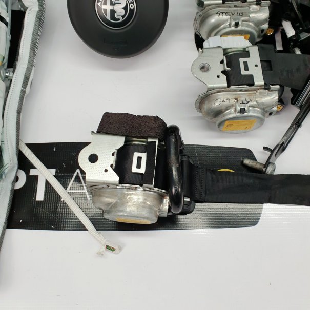 ALFA ROMEO STELVIO KONSOLA DESKA AIRBAG...