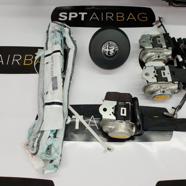 ALFA ROMEO STELVIO KONSOLA DESKA AIRBAG...